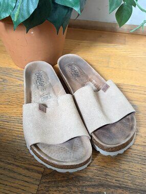 Biostep slip-on slide sandals Size 9 Tan Suede
